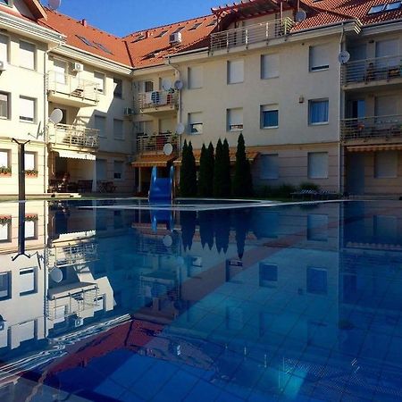 Relax Apartman Hajduszoboszlo Ngoại thất bức ảnh