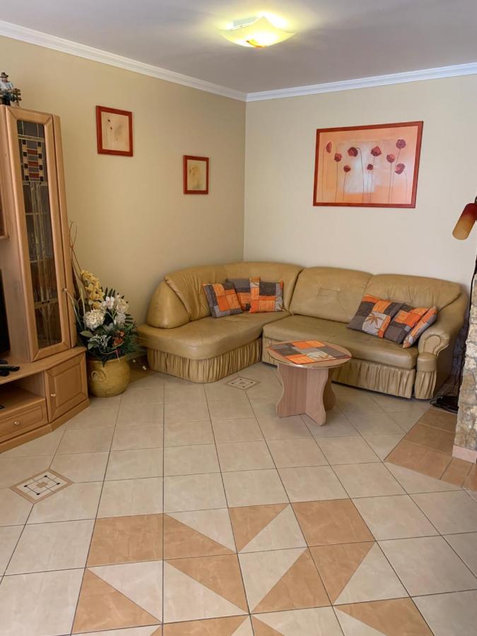 Relax Apartman Hajduszoboszlo Ngoại thất bức ảnh