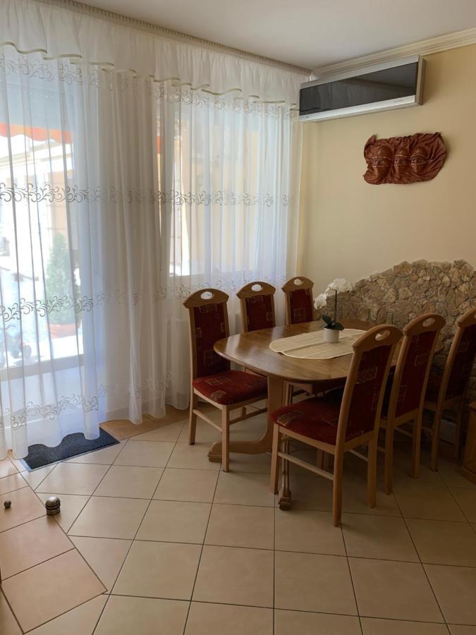 Relax Apartman Hajduszoboszlo Ngoại thất bức ảnh